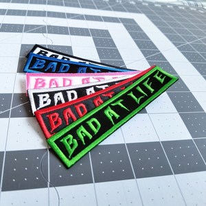 Écussons brodés personnalisés avec logo, thermocollants pour vêtements et chapeaux, graphiques imprimés - Product Image 1