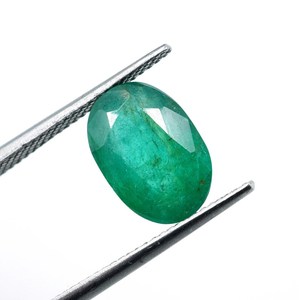 มรกตแซมเบีย: พลอยสีเขียวรูปไข่เจียระไน 3.30 กะรัต - Product Image 5