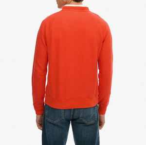 Sudaderas Clásicas Premium de Algodón y Felpa, Personalizables con Logotipo, Color Naranja Sólido, Cuello Redondo, Transpirables - Product Image 3