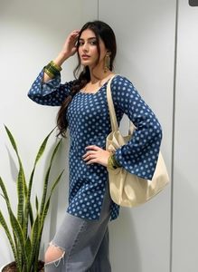 Kurti corto estampado de mezcla de viscosa para mujer, corte recto, informal, estilo étnico, cuello cuadrado, manga larga, Kurta para oficina y universidad - Product Image 4