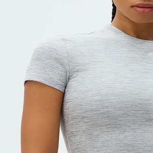 Servicio OEM de Fabricante Mayorista de Ropa Lista para Exportar con Logotipo Personalizado, Cuello Redondo, Diseño Minimalista Moderno, Perfecto para Ropa Urbana - Product Image 3