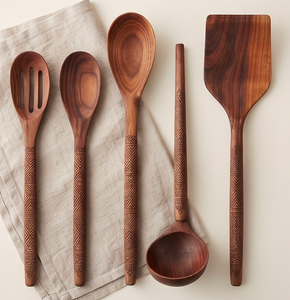 Ensemble d'ustensiles de cuisine en bois sculpté à la main, design bohème, cuillères et spatules réutilisables pour le camping et la salle à manger - Product Image 1