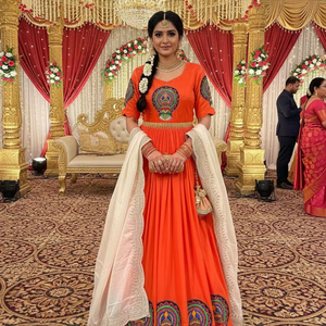 Robe de cérémonie luxueuse de style sud-indien en soie Pulmy pour mariages et galas - Product Image 1