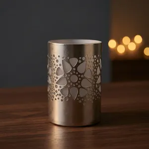 Lanterne cylindrique en métal avec motif floral découpé pour la décoration de la maison - Product Image 5
