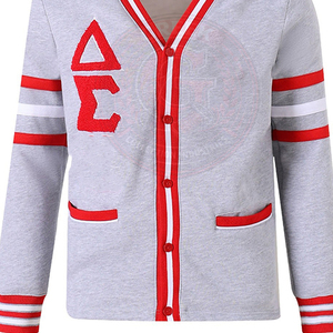 Suéter Gris para Mujer de la Hermandad Delta Sigma DST, con Mangas a Rayas Rojas y Blancas, Tejido Acrílico, Corte Regular - Product Image 5