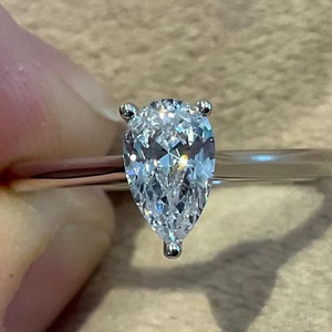 Anillo de compromiso de moissanita de 2 quilates con corte de pera para mujer, plata 925 original, regalo sorpresa para parejas - Product Image 1