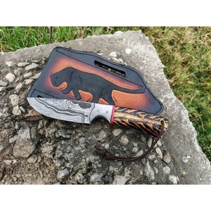 Couteau de chasse artisanal en acier Damas de qualité industrielle, lame à pointe tombante et bord droit de 9 pouces, manche en résine et cuir - Product Image 3