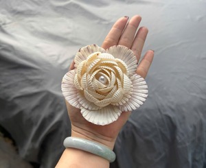 [R] AVAILABLE High Quality Sustainable Flower Shaped Seashells Hot Selling Eco-Friendly Beach <b>Party</b> & Home <b>Decoration</b> Crafts - Product Image 5