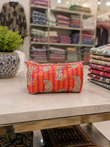 Étui matelassé léger et élégant en coton 100% écologique, motif animalier rayé vibrant, avec fermeture éclair, résistant à l'eau - Product Image 1