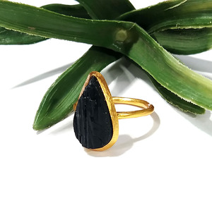 Bague unique en argent sterling 925 plaqué or, style bohème, forme goutte d'eau, avec pierre précieuse tourmaline noire naturelle, faite à la main - Product Image 3