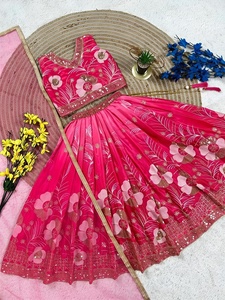 Ensemble Lehenga Choli traditionnel indien pour fille avec broderie florale et dupatta pour les occasions de mariage - Product Image 4