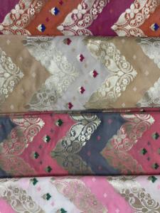 Tissus en soie brodée Banarasi exquis pour des confections de luxe, des tissages jacquard traditionnels et des vêtements ethniques haut de gamme. - Product Image 5