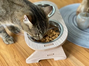 Comederos Dobles de Metal para Perros y Gatos, Hechos a Mano, con Base de Madera, Elevados, para Mascotas - Product Image 4