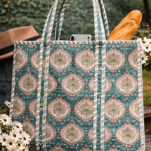 Sac fourre-tout matelassé en pur coton fait main indien pour femme, idéal pour la plage, les soirées, le rangement et les voyages, imprimé - Product Image 1