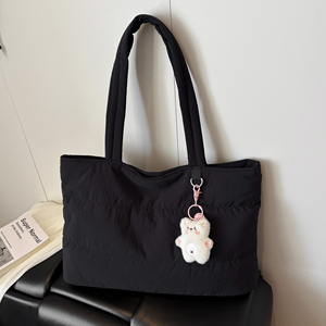 Bolso Tote Acolchado Minimalista Ligero GLOBAL HEROES, Gran Capacidad, Estilo Casual Chic, Diseño Exclusivo con Letras Acolchadas, 100% Moda - Product Image 3