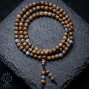 สร้อยข้อมือลูกปัดไม้กฤษณาแบบมินิมอล ไม้กฤษณาธรรมชาติเวียดนาม 108 เมล่า ประดับปะการังฟอสซิลสีน้ำเงิน ของขวัญสำหรับทุกเพศ ใช้ได้ทุกวัน - Product Image 1