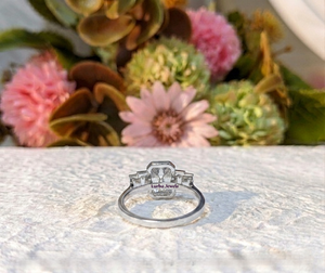 Lurba Jewels - Anillo de Compromiso de Oro Blanco de 14k con Cinco Piedras de Diamante Cultivado en Laboratorio con Corte Esmeralda de 1.95 Ct, Estilo Vintage, para Mujer - Product Image 2