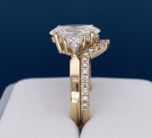 Bague de fiançailles ovale en or jaune 3,25 carats avec diamant de laboratoire VVS2 certifié IGI, monture halo, vente en gros - Product Image 3