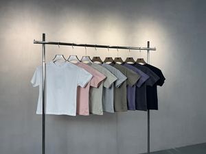 Camiseta Corta de Verano 2026 con Bordado Moderno, Cuello en V, Hombros Caídos, Corte Regular, para Mujer, en Seda/Algodón - Product Image 4