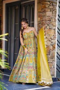 ชุดเดรส Anarkali ดีไซน์ล่าสุด แบบไม่มีแขน พร้อมผ้าคลุมไหล่ สำหรับงานแต่งงานและงานปาร์ตี้ ชุด Anarkali สุดอินเทรนด์ในราคาที่เข้าถึงได้ - Product Image 2
