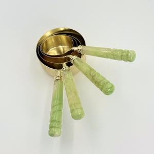 Tasses à mesurer en acier inoxydable au design classique avec poignée en résine, tasses à mesurer de haute qualité en or PVD à prix raisonnable - Product Image 2