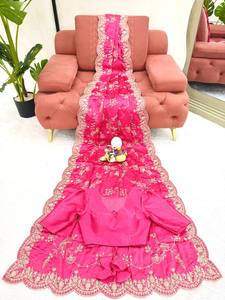 Nouveau sari en soie satinée japonaise de créateur avec broderie de paillettes, prêt à porter - Product Image 5