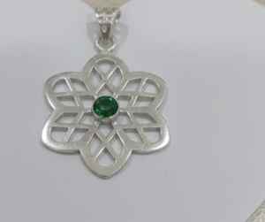 Collier et pendentif ethniques en argent allemand faits à la main pour femmes, avec pierres précieuses en zircon, de la meilleure qualité, neufs. - Product Image 1