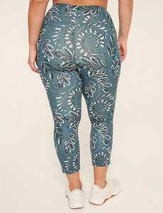 Leggings Capri Décontractés à Motifs Floraux pour Femmes Grandes Tailles, Durables, Entièrement Imprimés, Personnalisables avec Logo OEM, Impression par Transfert Thermique, avec Poche - Product Image 2