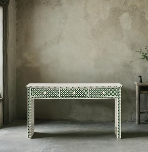 Une élégante console de commode noire avec incrustations en os, dotée de trois tiroirs spacieux, disponible à prix de gros. - Product Image 4