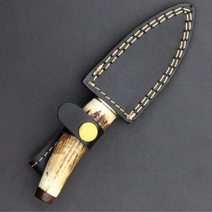 Couteau artisanal en acier Damas avec manche en bois de cerf et étui en cuir pour la survie en extérieur - Product Image 3