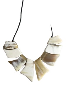 Collier en corne de buffle fait main de qualité supérieure, poli, style animal, bijoux en os, design naturel, perles personnalisables pour femmes - Product Image 6