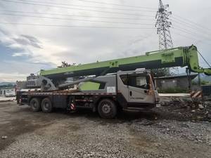 Grue mobile hydraulique d'occasion ZOOMLION QY25H552 de 25 tonnes, modèle 2023, pour travaux de construction - Product Image 3