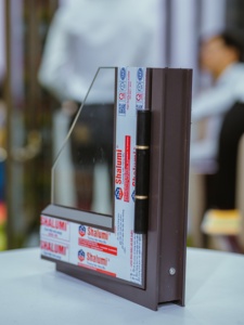 Système de porte profilé Aluminium 6063 extrusion bar Shalumi Vietnam - Product Image 3