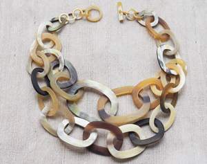 Collar Artístico con Textura Suave Diseñado para un Uso Cómodo y como Accesorio de Moda Elegante para el Día a Día - Product Image 6