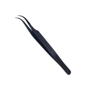 Pince à épiler incurvée pour sourcils avec pointe pointue, angle de 45 degrés, acier inoxydable léger avec revêtement en poudre, longueur 12 cm, écologique - Product Image 1