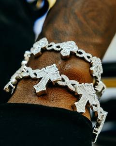 สร้อยข้อมือเงินแท้ 925 ประดับโมอิสซาไนต์รูปกากบาท ดีไซน์อินฟินิตี้ สไตล์ฮิปฮอป สำหรับผู้ชายและผู้หญิง ขายส่งเครื่องประดับ - Product Image 1