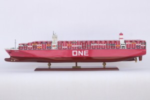 แบบจำลองเรือคอนเทนเนอร์ญี่ปุ่น ONE APUS งานฝีมือขัดเงาและทาสีบนไม้ ของสะสมเรือพาณิชย์ ตกแต่งสำนักงาน ธุรกิจ - Product Image 2