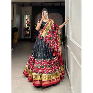 SOIE TUSSAR À LA MODE AVEC IMPRIMÉ EN FEUILLE DE PATOLE TRAVAIL LEHENGA CHOLI AVEC DUPATTA NOIR - Product Image 1