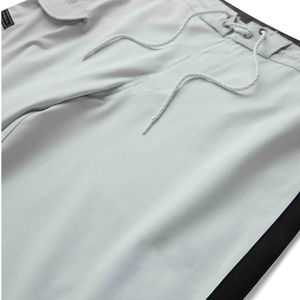 กางเกงขาสั้นชายหาดผู้ชาย ผ้าแห้งเร็ว เป็นมิตรกับสิ่งแวดล้อม ทรงฮิปสเตอร์ สีพื้น ดำ ขาว ผ้าไมโครอีลาสติก - Product Image 4