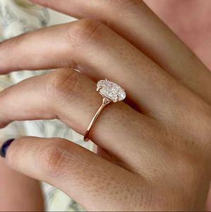 Bague de fiançailles solitaire en diamant de laboratoire ovale de 2 carats, certifiée IGI, bijoux classiques pour mariage et soirée, cadeau pour elle - Product Image 4