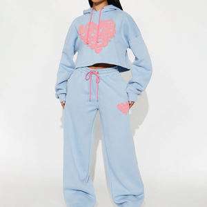 Conjunto de Sudadera con Capucha y Pantalones Deportivos Extra Grandes de Dos Piezas con Estampado Puff y Logotipo Personalizado, Ropa Personalizable para Mujer - Product Image 1