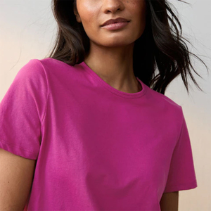 Camiseta de Mujer de Alta Calidad, Color Rosa, Manga Corta, Cuello Redondo, Estilo Urbano, Corte Regular, Diseño Personalizado, Secado Rápido para Verano - Product Image 4
