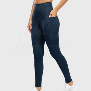 Ensemble de yoga pour femmes de fabrication pakistanaise au design unique, doté d'un design moderne, d'une matière douce au toucher et d'une finition de qualité professionnelle. - Product Image 4