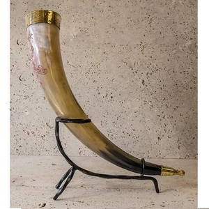 Corne à boire viking artisanale de qualité indienne avec support en fer poli à motif animalier antique - Product Image 1