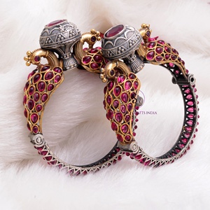 Bracelets en or antique deux tons de paon tentant éblouissant Design Bracelets Valayal de type ouvert - Product Image 1