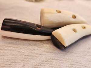 Horn <b>Toggle</b> Eco-Friendly Handmade Animal Style High Quality Buffalo Horn <b>Toggle</b> <b>Buttons</b> Polished Natural <b>Toggles</b> - Product Image 5