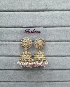 Boucles d'oreilles Jhumka plaquées or style Bollywood, perles traditionnelles indiennes, clous floraux, perles à pampilles, bijoux de mode pour femmes - Product Image 6