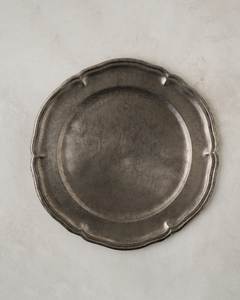 Assiette de présentation élégante en métal – Accessoire de table haut de gamme pour dîners formels, mariages et services de restauration - Product Image 1