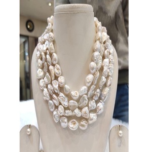 Ensemble collier et boucles d'oreilles tendance en perles d'imitation de qualité supérieure AA, 4 rangs, pour femmes et jeunes filles, idéal pour mariage, fiançailles et soirées - Product Image 1