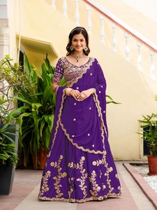 Ensemble Lehenga Choli violet brodé or, tenue indienne pakistanaise longue pour femme, idéal pour mariage et soirée - Product Image 3
